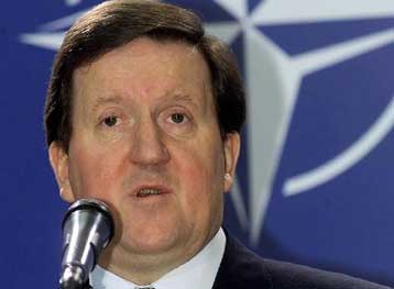 Τα ΝΑΤΟϊκά στρατεύματα δεν θα αποσυρθούν από το Κόσοβο και τη Βοσνία, δηλώνει ο Ρόμπερτσον