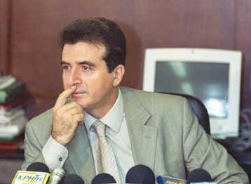 Βολές Χρυσοχοΐδη κατά Μπερνς για το θέμα της τρομοκρατίας