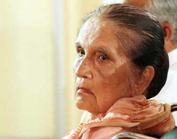 Πέθανε η πρώτη γυναίκα πρωθυπουργός στον κόσμο