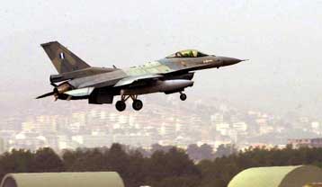 Δίπλα δίπλα πετούν τα μαχητικά αεροσκάφη Ελλάδας – Τουρκίας στη Destined Glory 2000