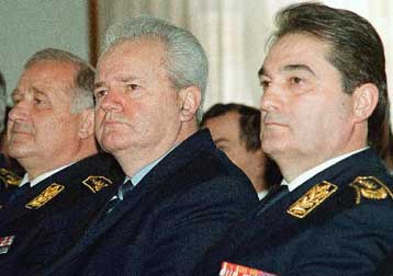 Την παραίτηση του Μιλόσεβιτς από την προεδρία του Σοσιαλιστικού Κόμματος ζητούν ανώτατα στελέχη