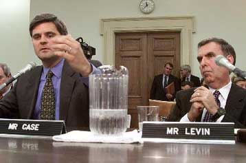 Αβέβαιη η έγκριση της FTC για τη συγχώνευση AOL – Time Warner<i>Πιθανή έγκριση από την Κομισιόν<