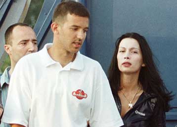 Η Μόσχα δέχεται τελικά το γιο του Μιλόσεβιτς<i>Ελεύθεροι οι τέσσερις Ολλανδοί που κρατούνταν στο