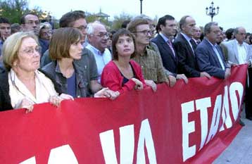 Ισπανός δικαστής πέφτει νεκρός από πυρά της ΕΤΑ  <I>Νέα έκρηξη στη Γρανάδα</I>