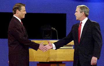 Δεύτερη τηλεοπτική «μονομαχία» για Γκορ και Μπους την Τετάρτη<i>Ο Κλίντον απολογείται για τη θητ