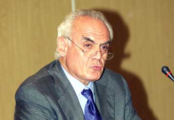 Αρνητικός σε ενδεχόμενο ανασχηματισμού ο Ακης Τσοχατζόπουλος