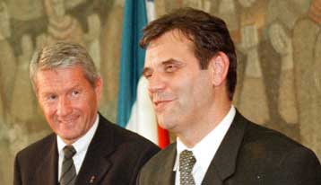 Το δηνάριο «γιορτάζει» την πτώση Μιλόσεβιτς