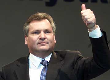 Πρώτος γύρος των προεδρικών εκλογών στην Πολωνία<i>Επικρατέστερος ο Κβασνιέφσκι</i>