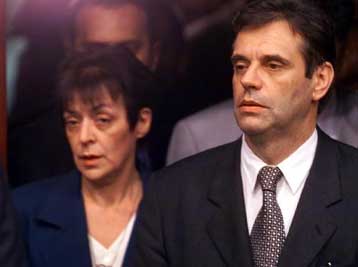 Την ενότητα της Γιουγκοσλαβίας προσπαθεί να διασφαλίσει ο Κοστούνιτσα<I>Προτεραιότητα οι σχέσεις