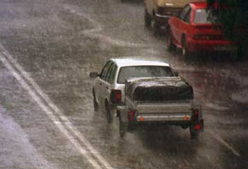 Μεγάλα προβλήματα προκάλεσε η ξαφνική νεροποντή