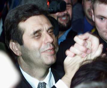 Καθυστερεί η ορκωμοσία του Κοστούνιτσα