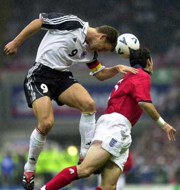 Γερμανικός ο τελευταίος χορός του Γουέμπλεϊ <I>Αγγλία – Γερμανία 0-1 για το Μουντιάλ 2002 </I>