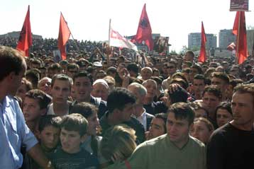 Μικρή η διαφορά του Κοστούνιτσα από τον Μιλόσεβιτς, ισχυρίζονται οι Αλβανοί του Κοσόβου