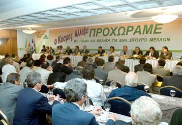 Κριτική στην κυβέρνηση από στελέχη του ΠΑΣΟΚ<I>Συστράτευση όλων ζήτησε ο Σκανδαλίδης</I>