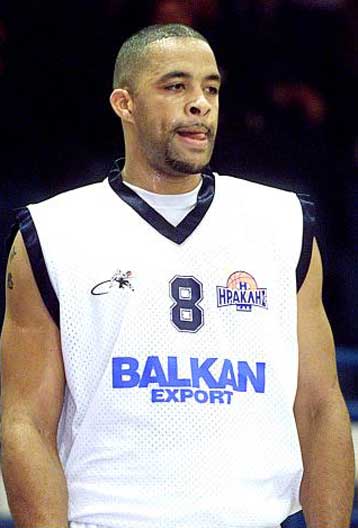 Συνεχίζουν τους φιλικούς αγώνες προετοιμασίας οι ελληνικές ομάδες μπάσκετ