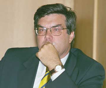 Διαψεύδει ανάμειξη με την εταιρεία – μέτοχο του «Αθήνα 2004» ο Συναδινός