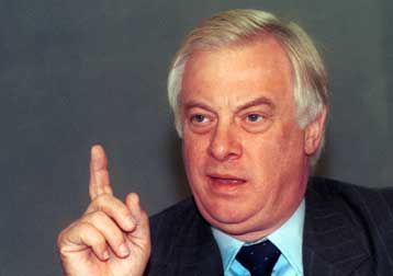 Θα χορηγήσουμε βοήθεια προτού προσαχθεί ο Μιλόσεβιτς στη Χάγη