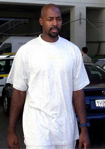 Στα συρτάρια της ΕΟΚ το ισπανικό διαβατήριο του Ντάριλ Μίντλετον