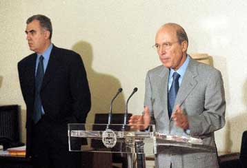 Η Ελλάδα δεν παραχωρεί πολιτικό άσυλο στον Μιλόσεβιτς, δηλώνει ο Δ.Ρέππας