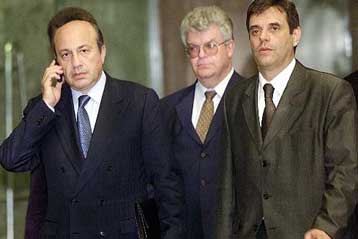 Η Ρωσία αναγνωρίζει τον Κοστουνίτσα<I> Ψυχρή η απάντηση του ηγέτη της αντιπολίτευσης</I>