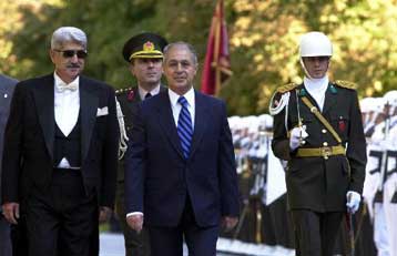 Δημοφιλέστερος ο Σεζέρ στην Τουρκία από το στρατό και τα πολιτικά κόμματα