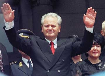 Αφαντος ο Μιλόσεβιτς, πληθαίνουν τα σενάρια για την τύχη του<I>Βρίσκεται στο Βελιγράδι, υποστηρί