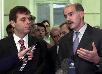 Οι ελληνικοί χειρισμοί για τη γιουγκοσλαβική κρίση<I>Σύντομα στο Βελιγράδι ο Γ.Παπανδρέου </I>