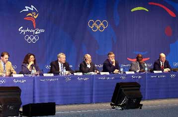 Βοήθεια στην Αθήνα από το Σίδνεϊ προωθεί η ΔΟΕ