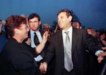 Ο Κοστουνίτσα καλεί τους βουλευτές στην πρώτη συνεδρίαση του Κοινοβουλίου