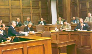 Σε κλίμα έντασης ψηφίστηκε από επιτροπή της Βουλής το νομοσχέδιο Φλωρίδη