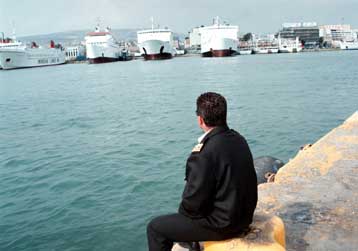 Οκτώ μέτρα για την ακτοπλοΐα αποφάσισε η κυβέρνηση<I>Αρση του καμποτάζ το 2002</I>