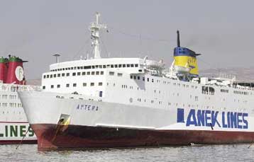 Ποινική δίωξη στον πλοίαρχο και τον υποπλοίαρχο του Απτερα <i>Συγκέντρωση διαμαρτυρίας πλοιάρχων