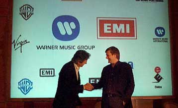 Παγώνουν προς το παρόν τη συγχώνευσή τους ΕΜΙ και Warner Music