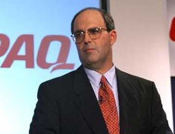 Ο πρόεδρος της Compaq, Μ.Καπέλας, στην Ελλάδα