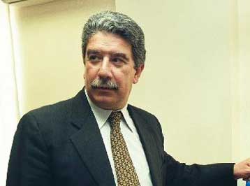 Σε καινούργια πλοία έδωσα άδειες, απαντά ο πρώην ΥΕΝ Σταύρος Σουμάκης