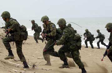 Δωδεκάμηνη στρατιωτική θητεία, όλοι στα σύνορα <i>Όλα αλλάζουν, τονίζει ο Ακης Τσοχατζόπουλος</i