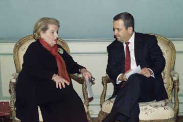 Ο Αραφάτ δεν συμμετέχει στις συνομιλίες στο Παρίσι<I>Ταξιδιωτική οδηγία από το Στέιτ Ντιπάρτμεντ