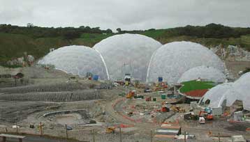 Τροπικό δάσος σε μικρογραφία εγκαθίσταται στην τεχνητή «Εδέμ»