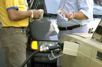 Οι νέες μειωμένες ενδεικτικές τιμές των καυσίμων, από το υπουργείο Ανάπτυξης