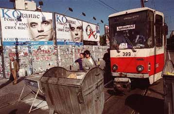 Με συλλήψεις απεργών απαντά στις κινητοποιήσεις της αντιπολίτευσης ο Μιλόσεβιτς