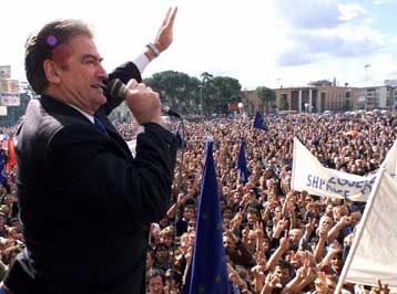 Tην απομάκρυνση του Μπερίσα ζητούν στελέχη του κόμματός του