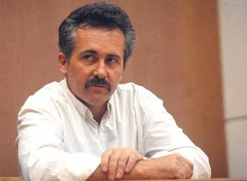 Συνελήφθησαν ο Μπαλάφας και ο Μπουκουβάλας για αφισοκόλληση | in.gr