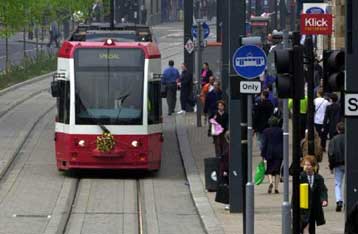 Ξένοι επενδυτές ενδιαφέρονται για το τραμ της Αθήνας<i>Έως τον Ιούνιο του 2001 η δημοπράτηση του