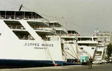 Έως τον Οκτώβριο 2002 η απελευθέρωση της ακτοπλοΐας<i>Ξένες εταιρείες στις άγονες γραμμές</i>