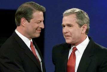 Ανοιξε η αυλαία της πρώτης τηλεοπτικής «μονομαχίας» Γκορ – Μπους