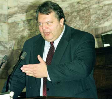 Αντιδρούν στις προτάσεις Βενιζέλου για το εκλογικό σύστημα αντιπολίτευση και… ΠΑΣΟΚ