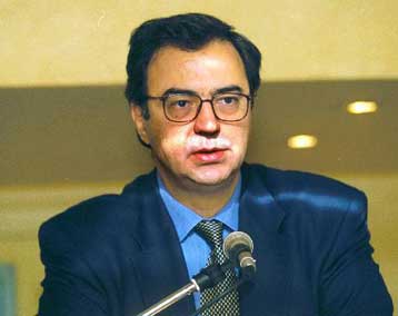 Νέα μείωση κατά 11 δραχμές στο πετρέλαιο από την Τετάρτη, ανακοίνωσε ο Ν.Χριστοδουλάκης