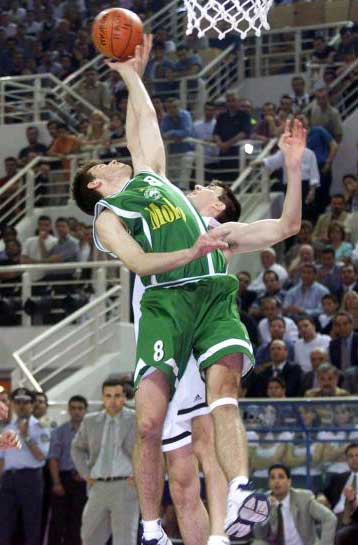 Ποινή αποκλεισμού τριών μηνών στον Τζέικομπσον και έξι μηνών στο Φώτση