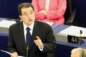 «Ναι» στην ενισχυμένη συνεργασία, αλλά… μην πυροβολείτε τους θεσμούς, λέει ο Πρόντι