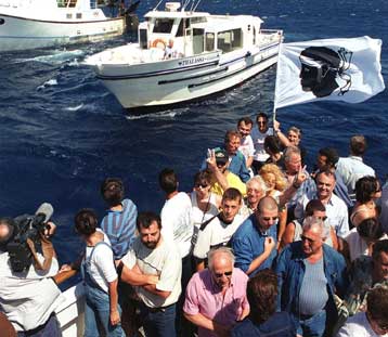 Βυθίστηκε το Γιουρομπάλκερ 4 στη Σαρδηνία<I>Τρεις νεκροί σε τρία ακόμη ναυάγια</I>